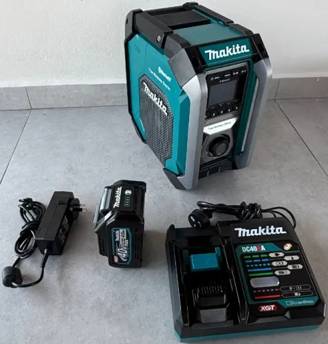 Rádio Makita XGT MR007G Bluetooth + Bateria 4.0Ah + Carregador - Completo!