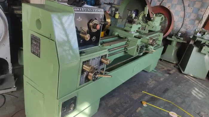 Torno mecânico Nardini 220 |||