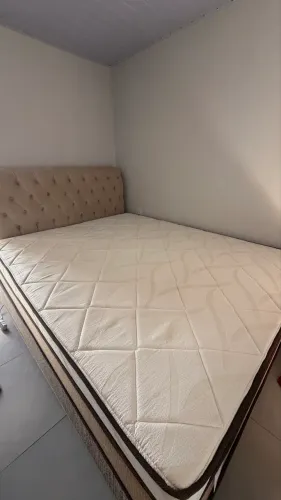 Cama Queen 8 meses de uso 