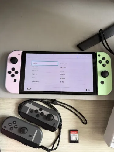 Nintendo Switch OLED Preto + Smash Bros Ultimate + 2 Pares de Joy-Con
