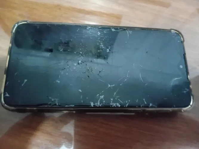 moto g8,tela quebrada,biometria funcionando,câmera funciona.