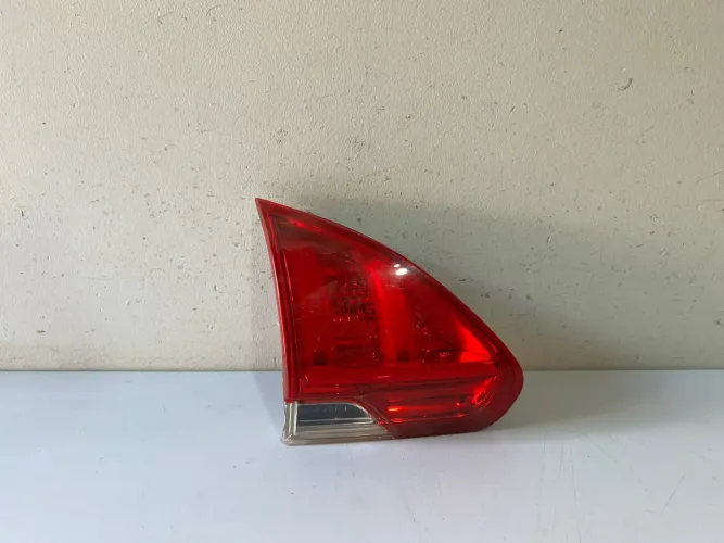 Lanterna esquerda da tampa traseira Peugeot 2008 2015/2016/2017/2018/2019/2020/2021/2022