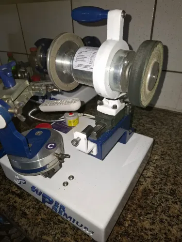 Maquina para afiar alicate