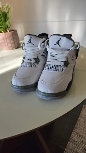 Tênis Nike Air Jordan 4 retrô 37