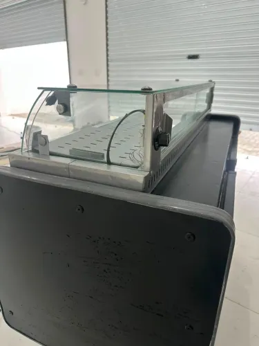 Balcão refrigerado com estufa quente