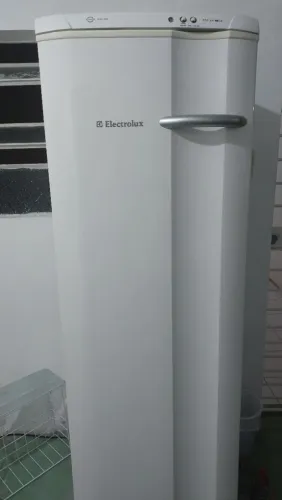 freezer vertical electrolux FFE24 218L branco