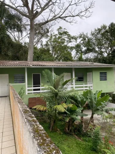 Alugo kitnet no bairro Córrego Grande a 2.7km da UFSC.