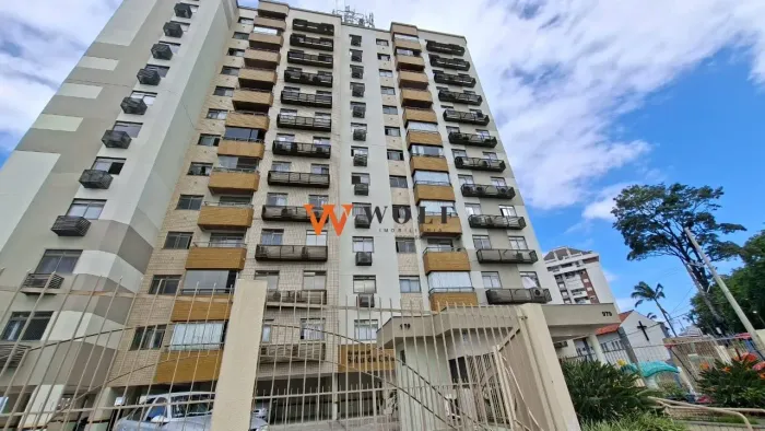 Apartamento com 3 quartos, sendo 1 suíte, vaga dupla, elevador e vista mar.