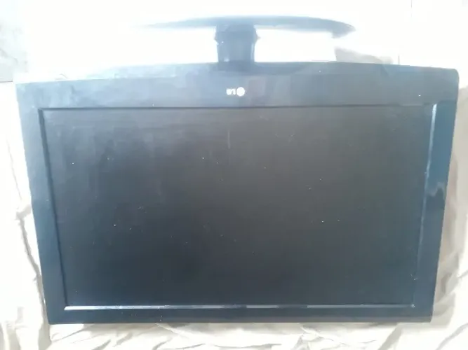 televisao de 40 polegadas (quase doaçao mas nao é) aceito proposta.