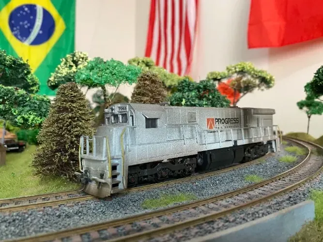 Locomotiva Frateschi GE C30-7 Progress Rail 7063 - Escala HO (Analógica)