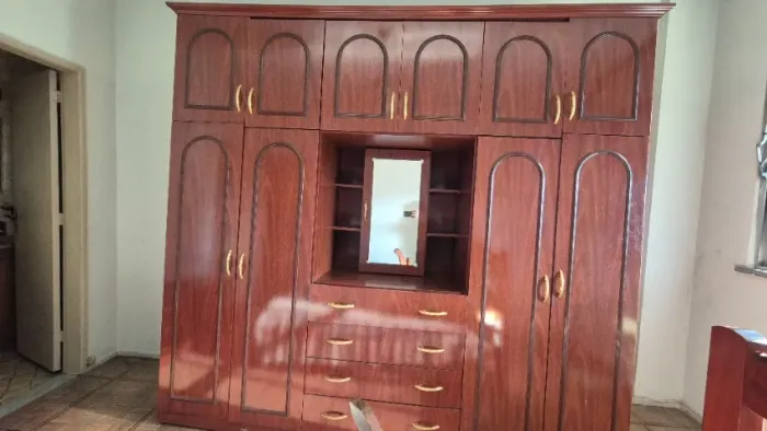 Armário Guarda-Roupa Grande com Maleiro e Espelho - Retirada na Vila da Penha