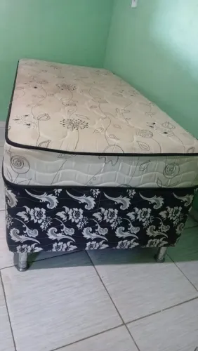 Vendo uma cama de solteiro 