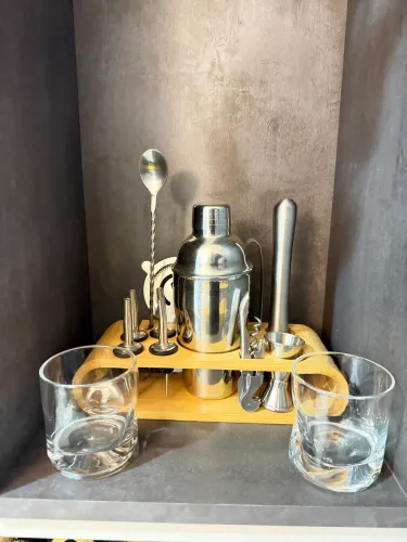Kit drink inox com coqueteleira brinde 2 copos