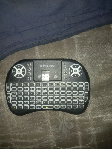 Teclado pequeno via Bluetooth com mouse embutido 