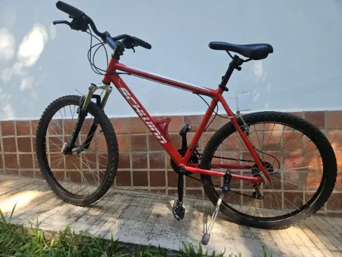 Bicicleta Schwinn Mountain - Aro 26 -Freio V-Brake - Cambio Traseiro Shimano -  21 March