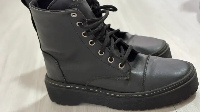 Bota Preta Cano Curto Tratorada N:35- Impecável ?