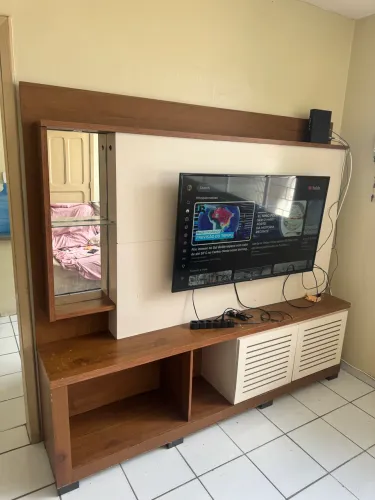 Estante para TV com espelho madeira ótima qualidade med: 1,9 x 2,1 x 0,4
