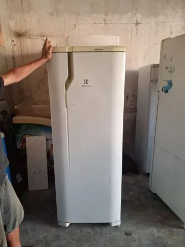 Geladeira Electrolux frost fre com garantia
