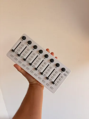 SMC-Mixer M-VAVE EM PERFEITO ESTADO DE CONSERVAÇÃO 