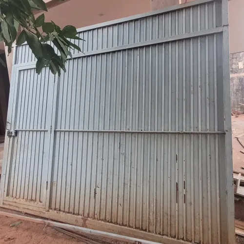 Portão de ferro<br><br>Medidas: 3 X 2.50 (com portinha de pedestre de 77 cm)o de ferro