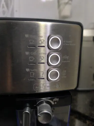 Vendo Cafeteira Oster PrimaLatte 127V com Moedor elétrico