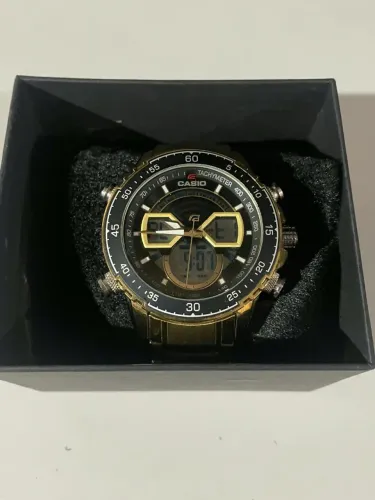 Relógio dourado Cássio edifice