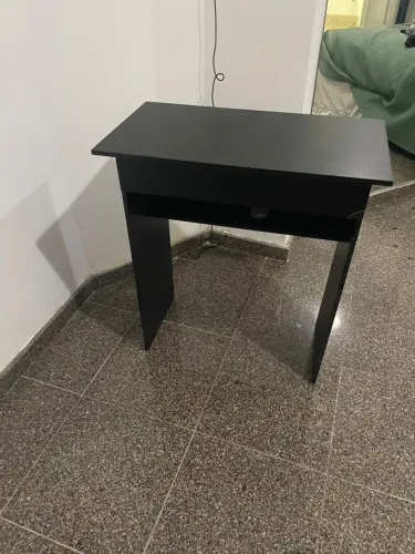 Mesa Escrivaninha Compacta Preta para Estudos e Home Office / Notebook