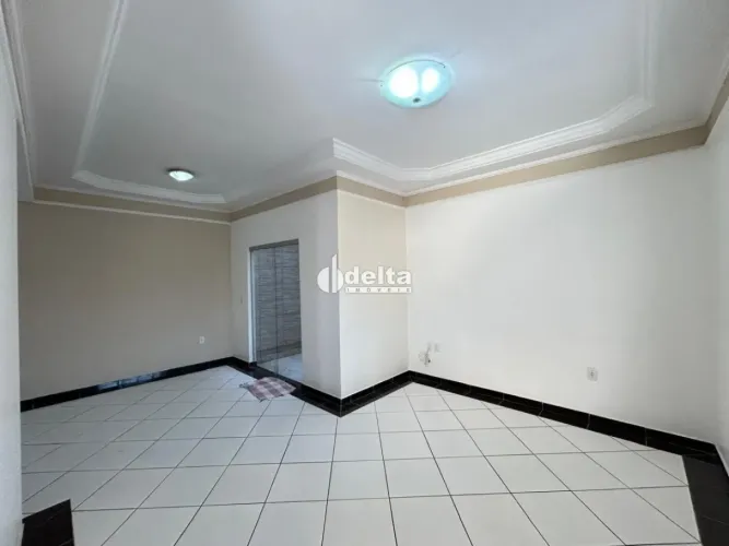 Casa com 5 quartos sendo 3 suítes disponível para venda no Bairro Jardim Patrícia em Uberl