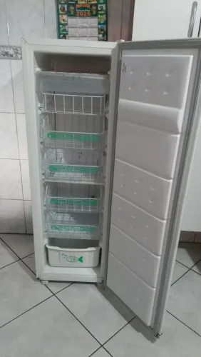 Freezer vertical consul 121 l