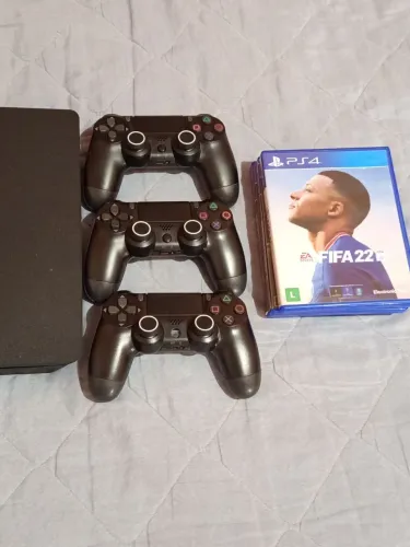 PS4- 3 controles e 3 jogos