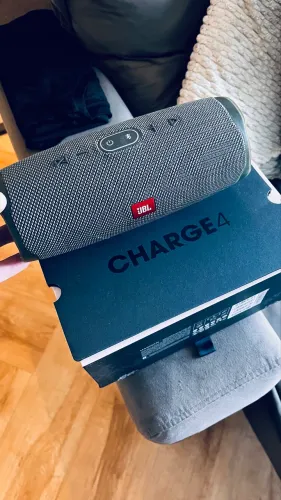 Caixa de Som JBL Charge 4 Verde Original - Excelente estado (com a caixa)