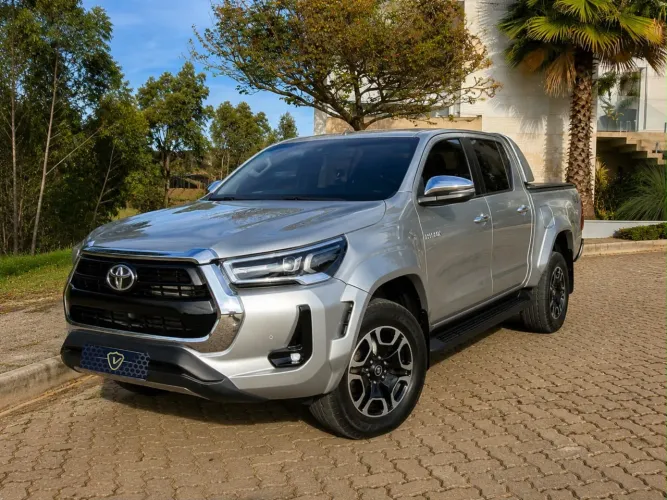 Toyota Hilux CD SRX Plus 4X4 2.8 TDI Die. Aut. 2024