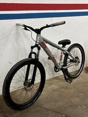 Bicicleta perifa pra grau 