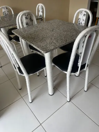 Mesa de cozinha 4 cadeiras novas e lacradas disponíveis 