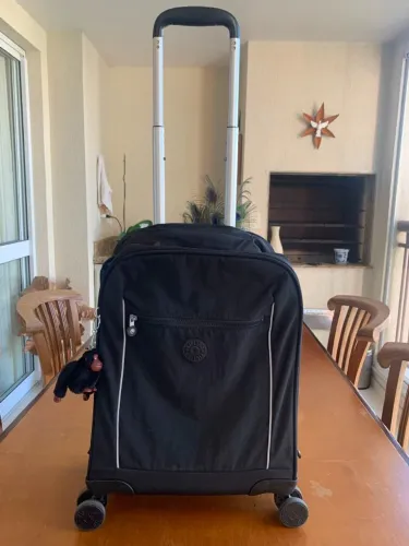Mochila Kipling Original com Rodinhas - Preta - Estado de Nova