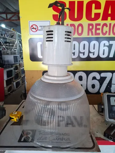 Lustre pendente para galpão comercial prismatico