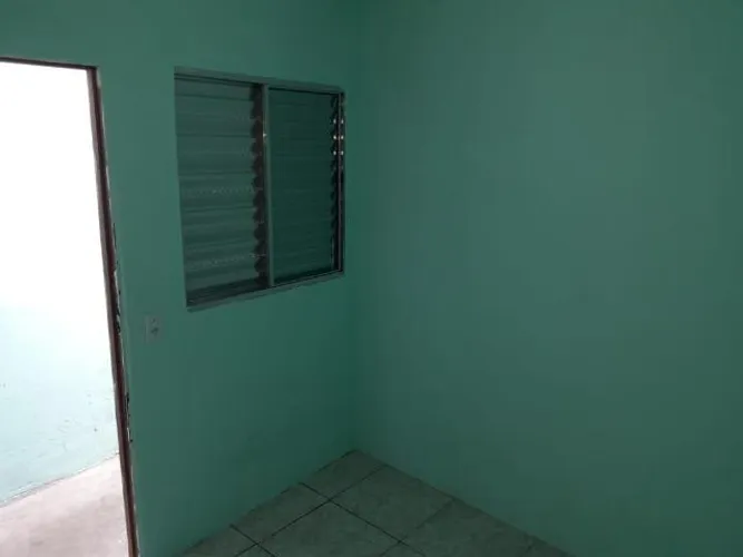 Quartos a 5 minutos do metro