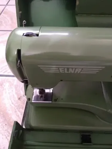 Máquina de costura Elna Supermatic Suissa 