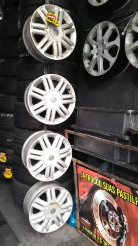 Rodas esportivas 15 com pneus a base de troca 1877 reais * 