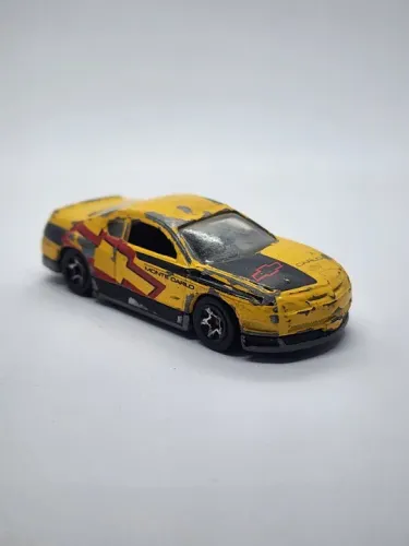 Miniatura Vintage 1998 Mattel Yellow Monte Carlo (Hot Wheels)