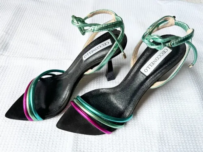 Oferta - Sandália Cecconello preta (nova) tam 36