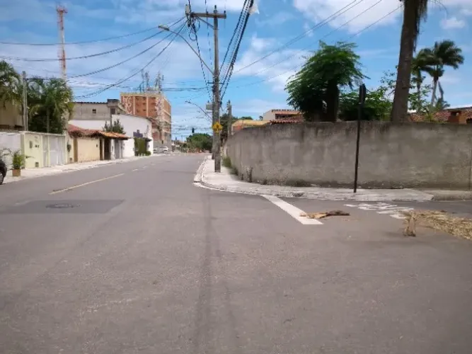 ITAIPU TREVO lote grande com casa ideal para uso comercial