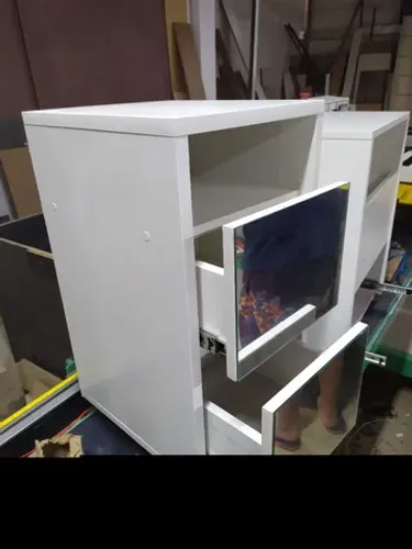 Mesinha de cabeceira direto de fábrica  frente em espelho 