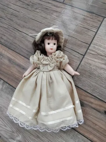 Bonequinha Alemã de Porcelana