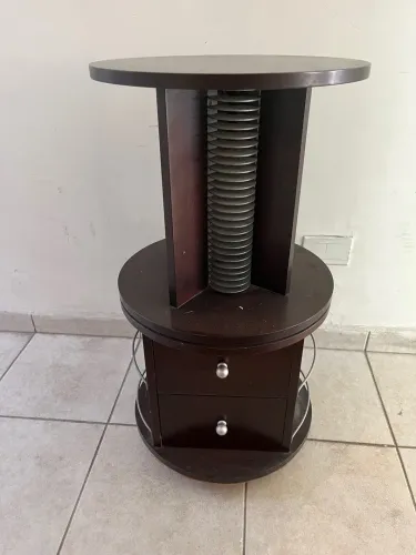 Mesa de Canto Giratória com Gavetas - Ideal para Sala de Estar!