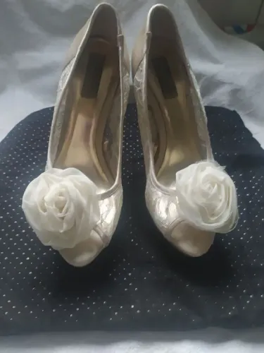 Vendo sapato importado, N. 36, em ótimo estado