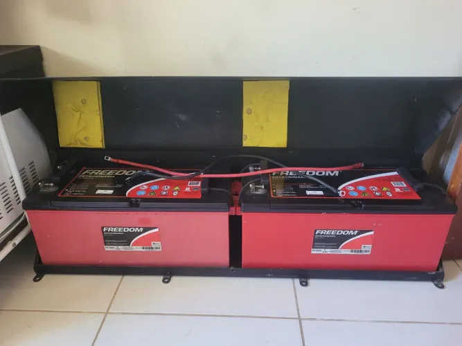 2 BATERIA ESTACIONÁRIA 12V 185AH FREEDOM - DF3000 + caixa de protecao em aço
