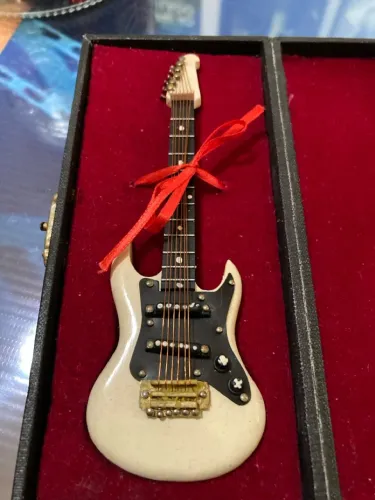 Miniatura de Guitarra Decorativa