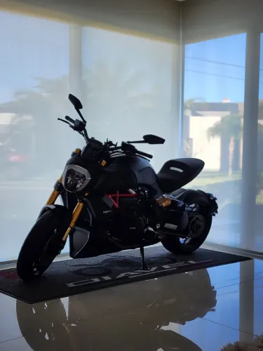 **Ducati Diavel 1260 S - 2022 - Único Dono - 4.200 km - Impecável**