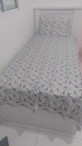 Cama de solteiro com cabeceira